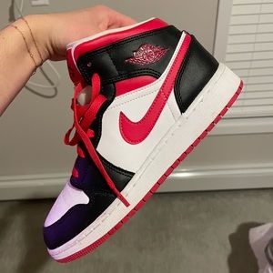 Air Jordan 1 Mids